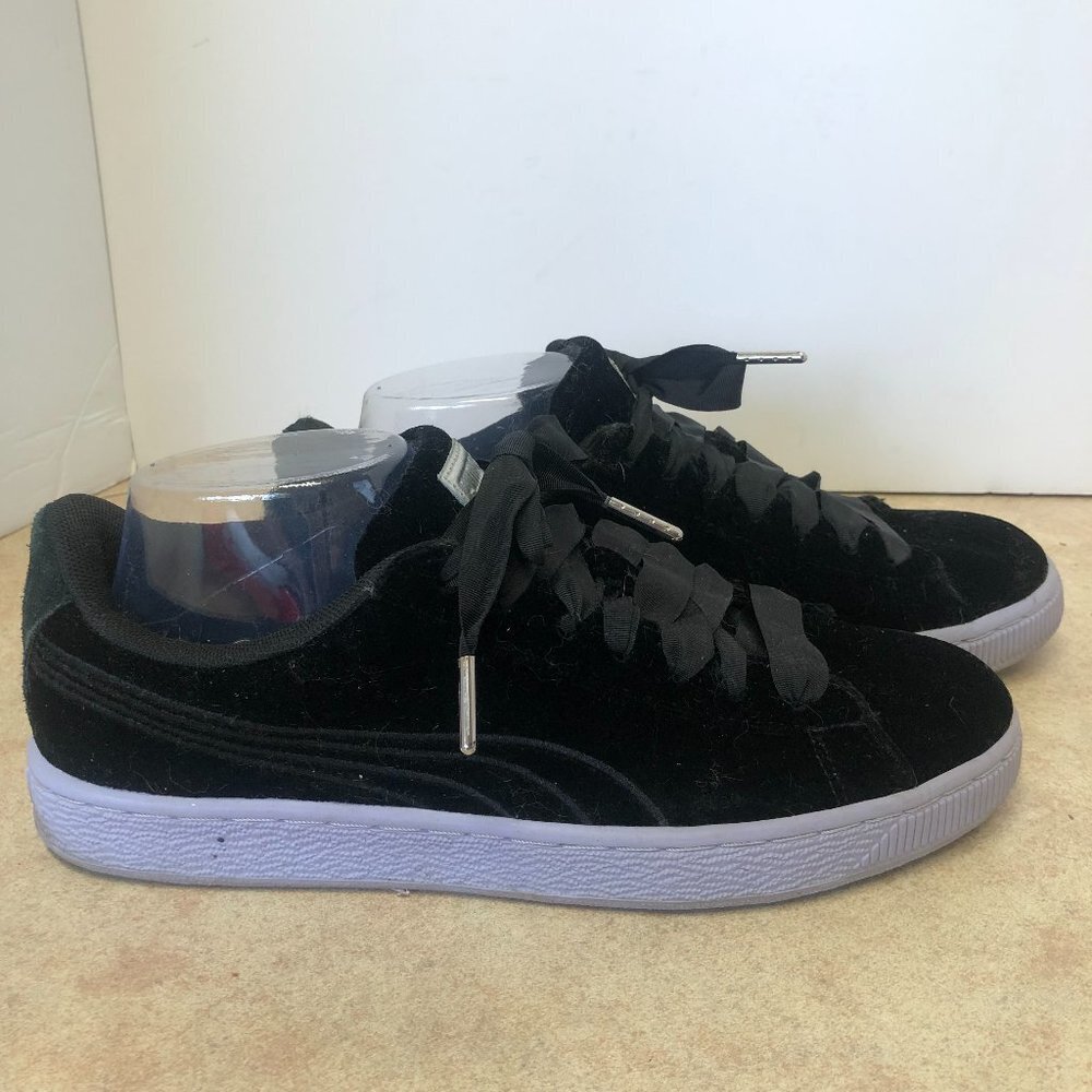 Puma Women's Basket Classic Black Velour Sneaker Ribbon Laces Size 9.5